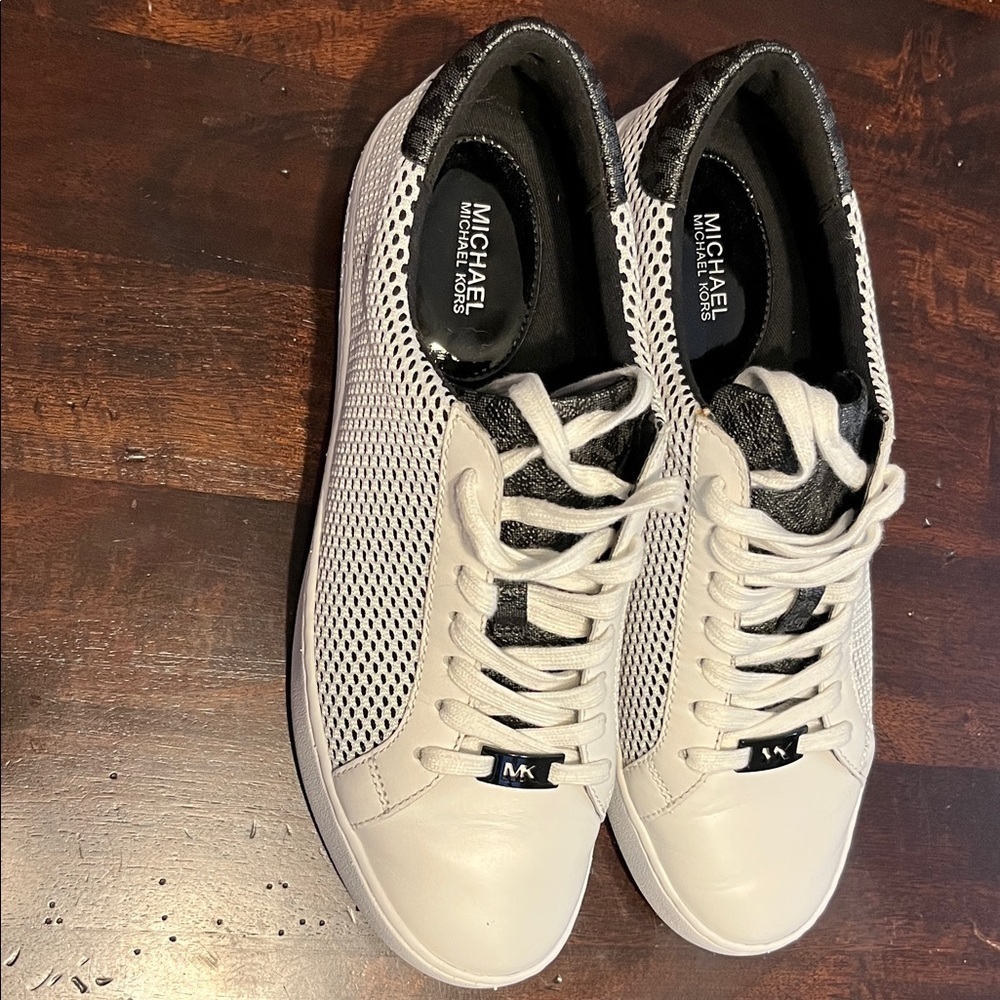 Michael Kors White and Black Men's used good condition - Picture 2 of 13